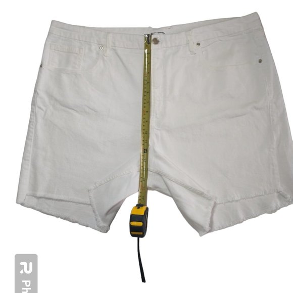 NWOT Good American 90s Icon Bermuda Shorts White raw hem denim US22 - Picture 8 of 14